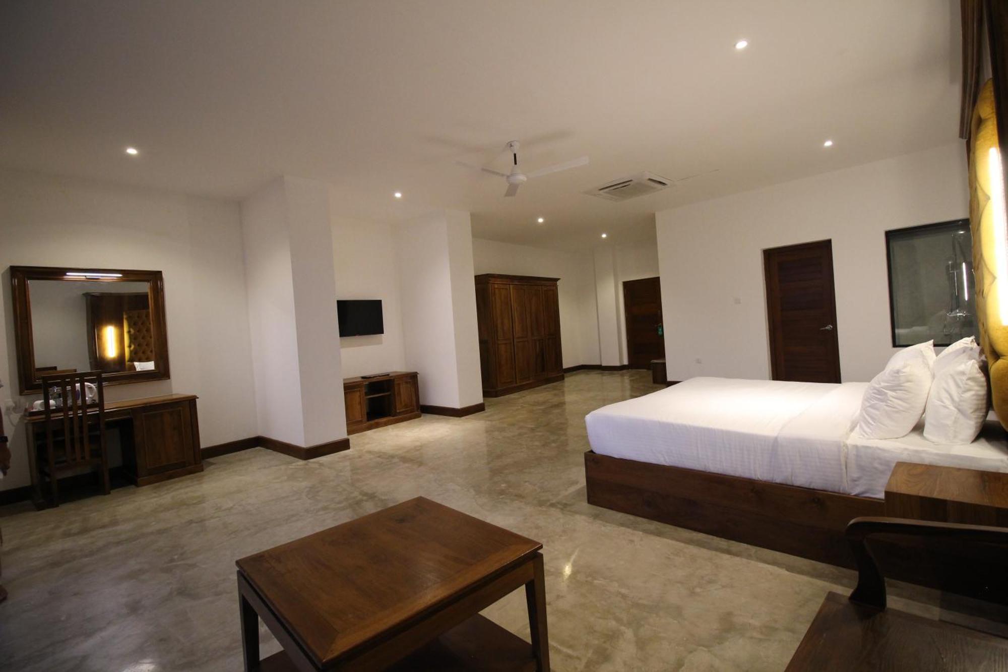 Hotel Refresh Blue Hikkaduwa Dış mekan fotoğraf