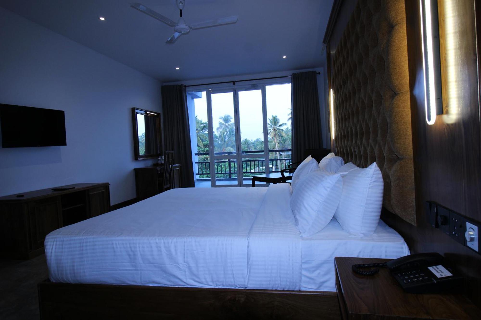 Hotel Refresh Blue Hikkaduwa Dış mekan fotoğraf